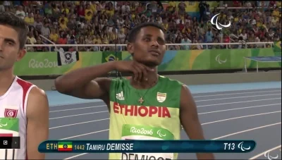 AlexR - W powiazanych jest bieg finalowy. W 2:34 biegacz z Etiopii wykonuje dziwny ge...