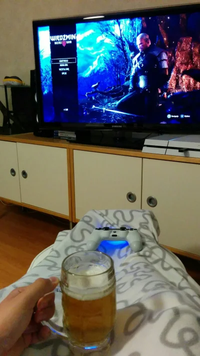 kajojekb - Polecam taki styl życia.

#ps4 #wiedzmin3