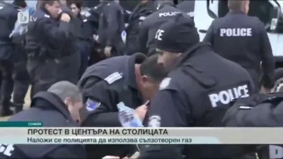 phoe - Protest w Bułgarii: policja rozpyla gaz pieprzowy.

SPOILER

#heheszki #pr...