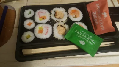 pogop - W końcu przestali chrzanić że jest to wasabi XD

#oswiadczenie #sushi #jedzen...