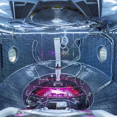 BionicA - #spacex #startujacerakiety #kosmos 
Własnie tak wygląda wnętrze kapsuły Dr...