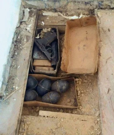 Zwiadowca_Historii - Walther P38 i granaty "jajka"(Eihandgranaten 39) znalezione w ni...