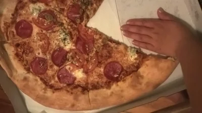 LaCzyzetta - Pizza niby 50tka, ale jakby odciac boki to zwykla 30 ( ͡° ʖ ͡°) no juz g...