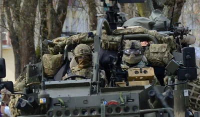 piotr-zbies - Brytyjscy żołnierze w nowiutkich hełmach w Orzyszu
#wojsko #militaria ...