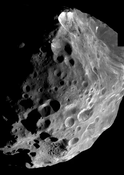 d.....4 - Phoebe (Febe), jeden z księżyców Saturna. Zdjęcie zrobione przez sondę Cass...