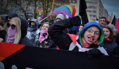 mroznykasztan - > No idę sobie spokojnie na pierwszą ze stron te bardziej 'lewą' no i...