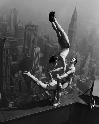 brusilow12 - Akrobaci na szczycie Empire State Building.

Zdjęcie zostało wykonane ...