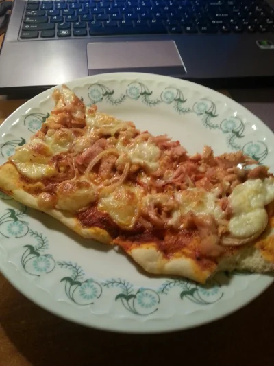 pazdzioch564 - Nie ma to jak domowa pizza :3

#foodporn #pizza #omnomnom #smaczne