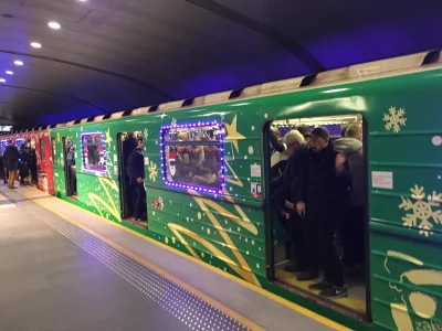 Bzyko - #ztm #Warszawa #metrowarszawskie 
Jechał ktoś z Was świątecznym pociągiem? Pi...