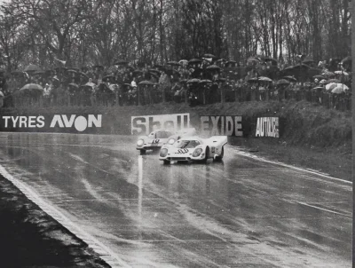 bluehead - Rzadkie zdjecie dwoch Porsche 917 w kontrolowanym poslizgu - wyjscie na pr...