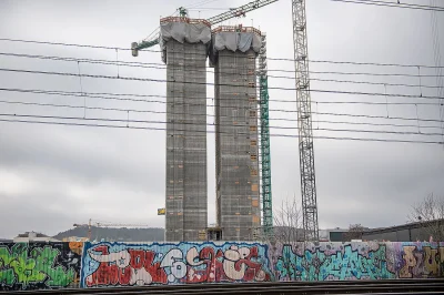 Wynoszony - @Mu_H: Skanska teraz tak buduje. W Gdańsku też mamy dwie wieże. ( ͡° ͜ʖ ͡...