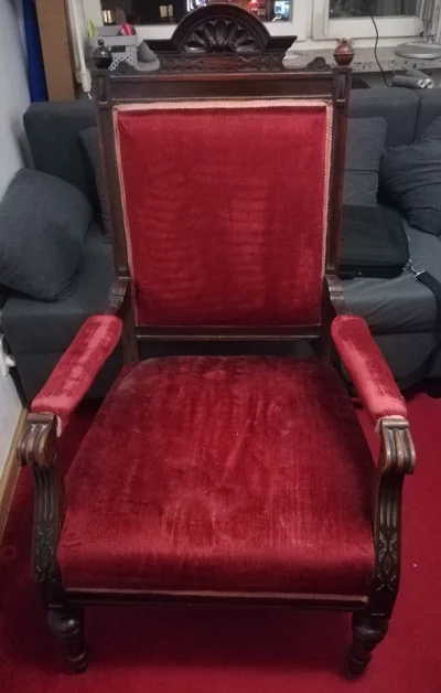 m.....t - odziedziczyłem w spadku fotel, właściwie to czerwony tron xD 

tapicerka ...