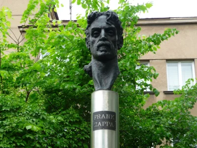 Frank_Zappa - no i pomnik Franka Zappy mają w Wilnie :)