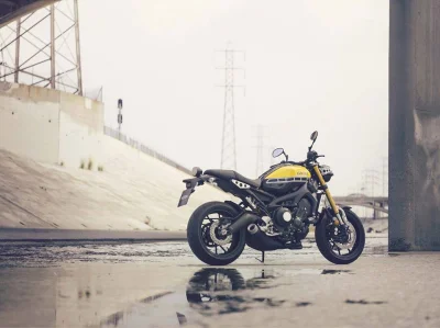MenMagazine - Yamaha XSR900, kolejny motocykl z gamy „Faster Sons”. 
Trzy cylindry w...
