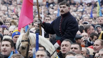 snapwheed - Michał Wołodyjowski wypatruje Kmicica wśród protestujących Ukraińców.