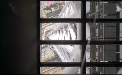 pumpkinguy - Widok przez pancerną podłogę w dół konstrukcji Tokyo Skytree. Pułap niżs...