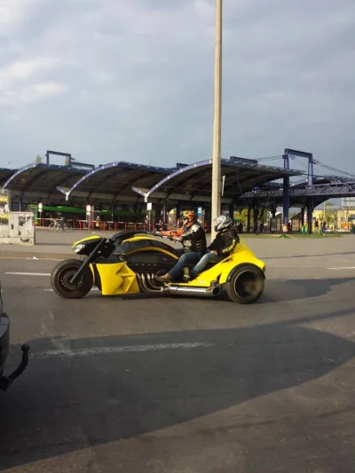 S.....i - A takie to wynalazki jeżdżą po Poznaniu :D

#motoryzacja #poznan #transform...