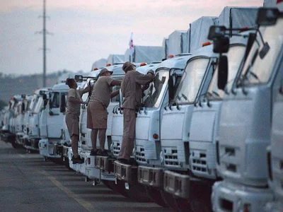 fablen - Ruscy też wysłali pomalowane na biało samochody wojskowe na Ukrainę... my sw...