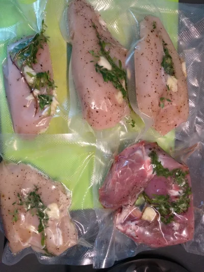 jancelek - #sousvide #gotujzwykopem

Pierś z kurczaka 70 stopni, 45 min
-sól, pieprz,...