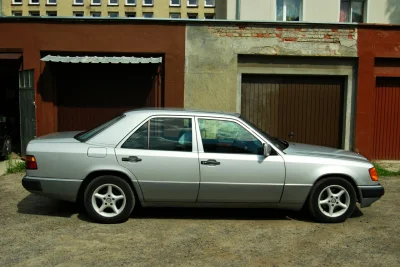 snwptest - @MarC000 sprzedałem kiedyś W124 z ok 330,000 km przebiegu , 25letni (1991)