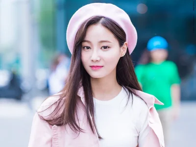 XKHYCCB2dX - #yeonwoo #momoland 
#koreanka