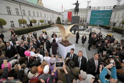 A.....2 - Rok rządów takich ludzi jak Kaczyński, Waszczykowski, Macierewicz, a morzeł...