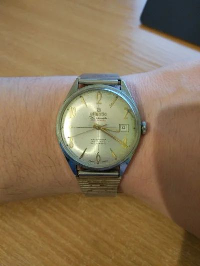poczekaj - Wszedłem w posiadanie tego zegarka. Jest to pamiątka po dziadku i chciałby...
