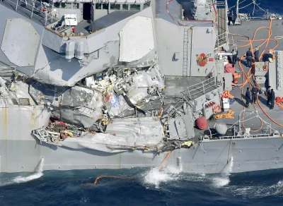 janek_kenaj - Zniszczenia okrętu wojennego USS Fitzgerald po zderzeniu z filipińskim ...