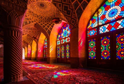 w.....a - Wnętrze XIXw. meczetu Nasīr al-Mulk w Iranie, nazywanego często "różowym me...