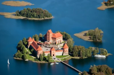 adzik7 - Zamek w Trokach, Litwa

Zamek położony jest na jeziorze Galwe na Litwie w ...