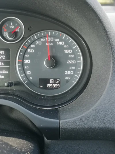 Chochlik89 - Jeszcze kilometr i wartość auta o połowę w dół... ¯\(ツ)/¯
#auto #audi #m...
