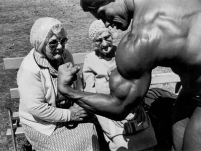 s.....a - Arnold Schwarzenegger prężący bicka przed starszymi paniami 
#mikrokoksy
