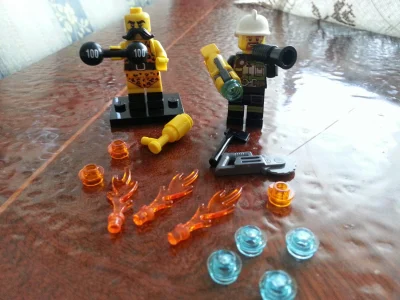 dzevrah - 1/24
Dzisiaj wyjątkowo podwójne okienko: strażak Fred z magazynem LEGO Cit...