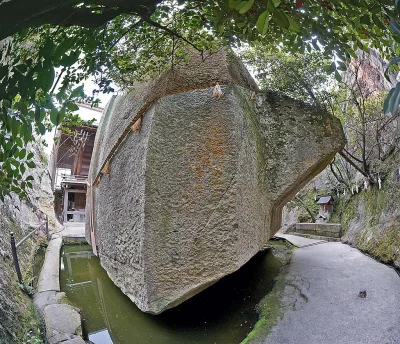 EtaCarinae - #ciekawostki #japonia Ishi-no-Hōden starożytna budowla megalityczna. Ma ...
