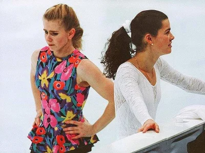 tera - 1994, amerykańskie łyżwiarki figurowe – Tonya Harding (z lewej) oraz Nancy Ker...
