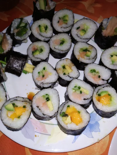 Osiedlowydiler - Bosz... Ale uwielbiam sushi #jedzzwykopem #zryjzwykopem #jedzenie #s...
