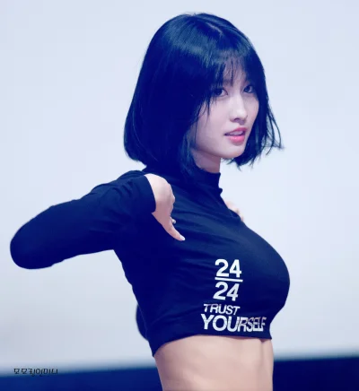 XKHYCCB2dX - #momo #twice 
#koreanka #japonka