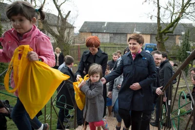 M.....S - Szefowa rządu odwiedziła gospodarstwo rodzinne z miejscowości Mystkówiec-Sz...