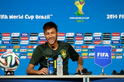 wspieramyklub - słodki uśmiech Neymara czy to z Dungi ?? :) #pilkanozna; #mecz; #spor...