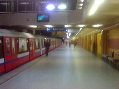 C.....W - Zasiedziałem się nieco, dobrze, że #metro jeszcze jeździ #warszawa