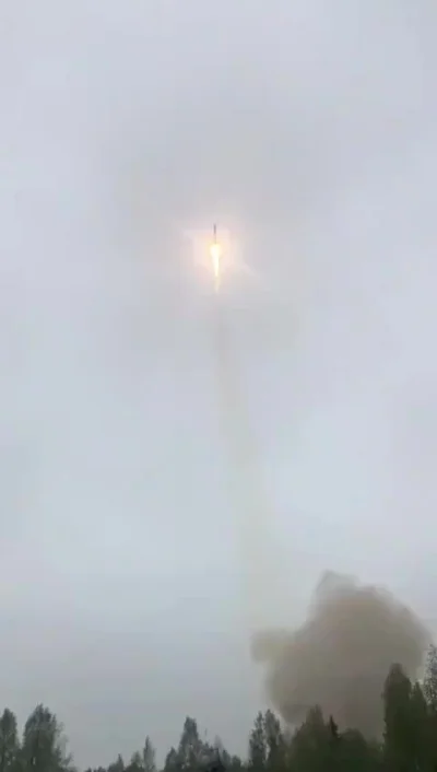 L.....m - Podczas dzisiejszego startu rakiety Soyuz z satelitą GLONASS rakieta został...