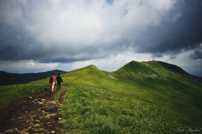 momo94 - @momo94: Wiosenno-burzowe Bieszczady. Z Szerokiego Wierchu w stronę Tarnicy,...