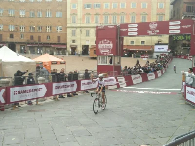 Bosman_Zygmunt - Katarzyna Niewiadoma zdobywa drugie miejsce w Strade Bianche, wygryw...