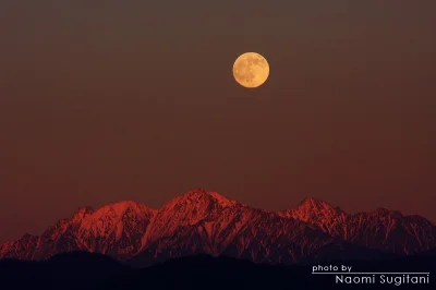 Lookazz - > Full moon floating in the mountain of early winter At 2010.11 Takayama


...