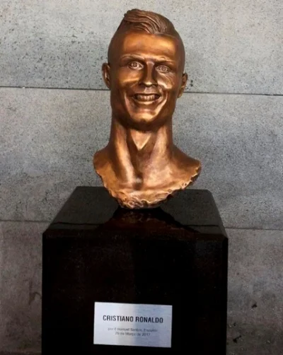 ko_lin - Cristiano Ronaldo został oficjalnym patronem jednego z portów lotniczych na ...