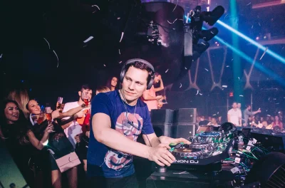 Key96 - @Spejsonik: Ibisz to tam nic, taki dj Tiesto mimo, że ma już 50 lat to wygląd...