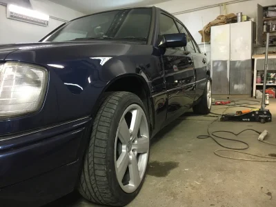 madafakerski_madafaker - #mercedes #auto #polerka #cardetailing #w124 
Jeszcze kilka ...