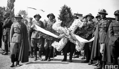 n.....c - > Uroczystość odsłonięcia pomnika Leopolda Lisa-Kuli (19 września 1932 r.)....