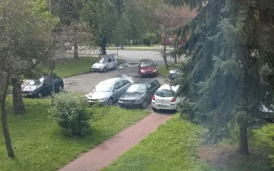 kkarol93 - Ja rozumiem, że na tym parkingu przeważnie nie ma miejsca, bo stają sobie ...