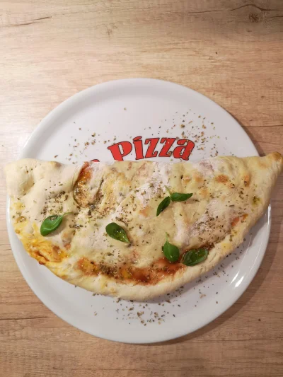 w.....h - Dzisiaj powstało takie #calzone #gotujzwykopem #pizza